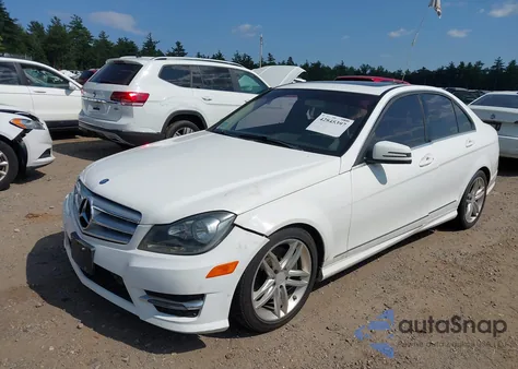 2013 Mercedes-Benz C 300 Luxury 4Matic/Sport 4Matic z USA, uszkodzony, nr VIN WDDGF8AB9DR288037